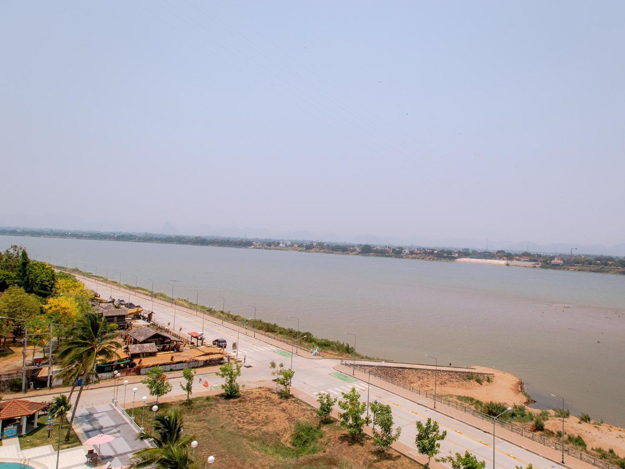 Fortune River View Hotel Nakhon Phanom Exterior photo