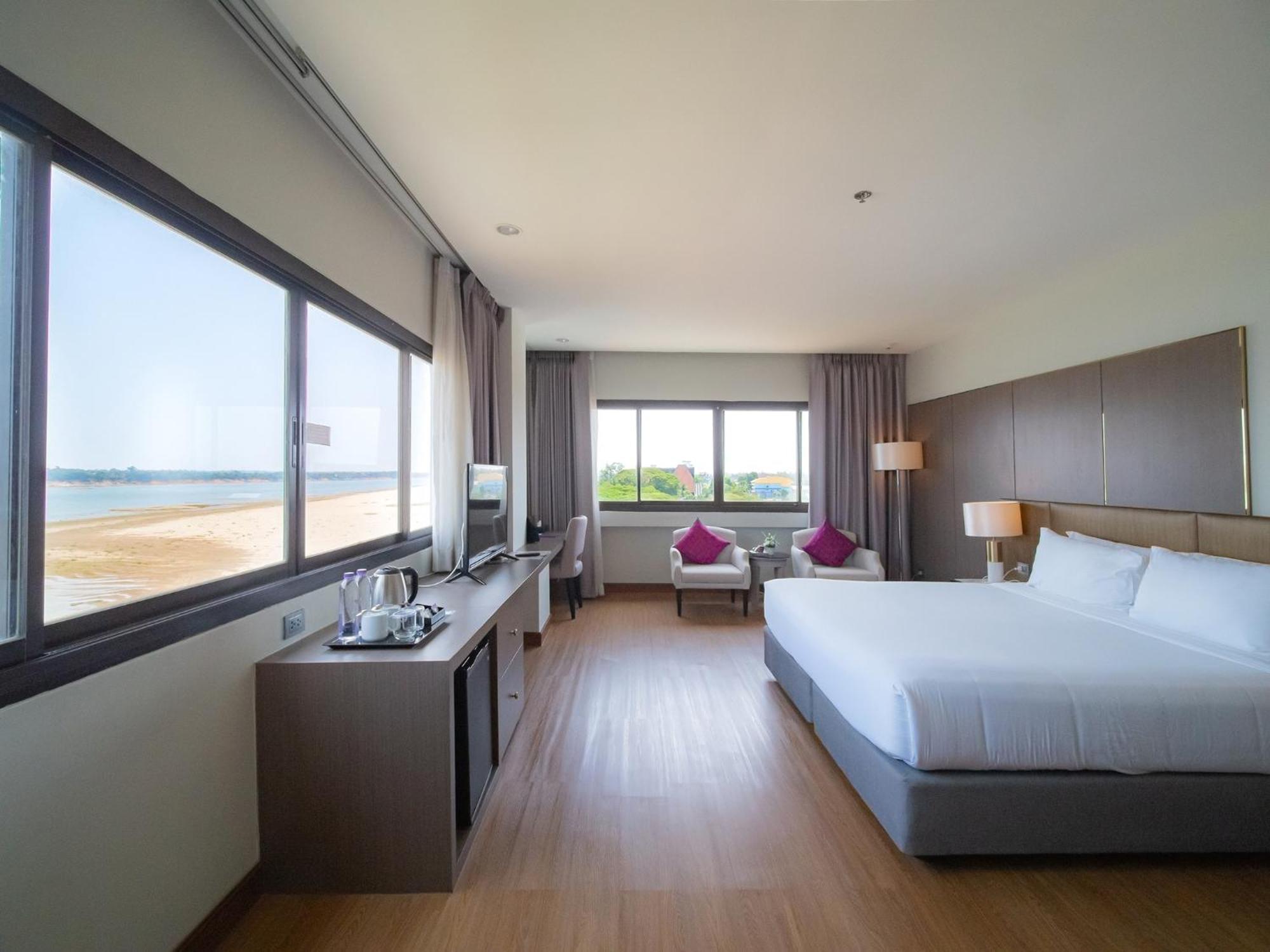 Fortune River View Hotel Nakhon Phanom Exterior photo
