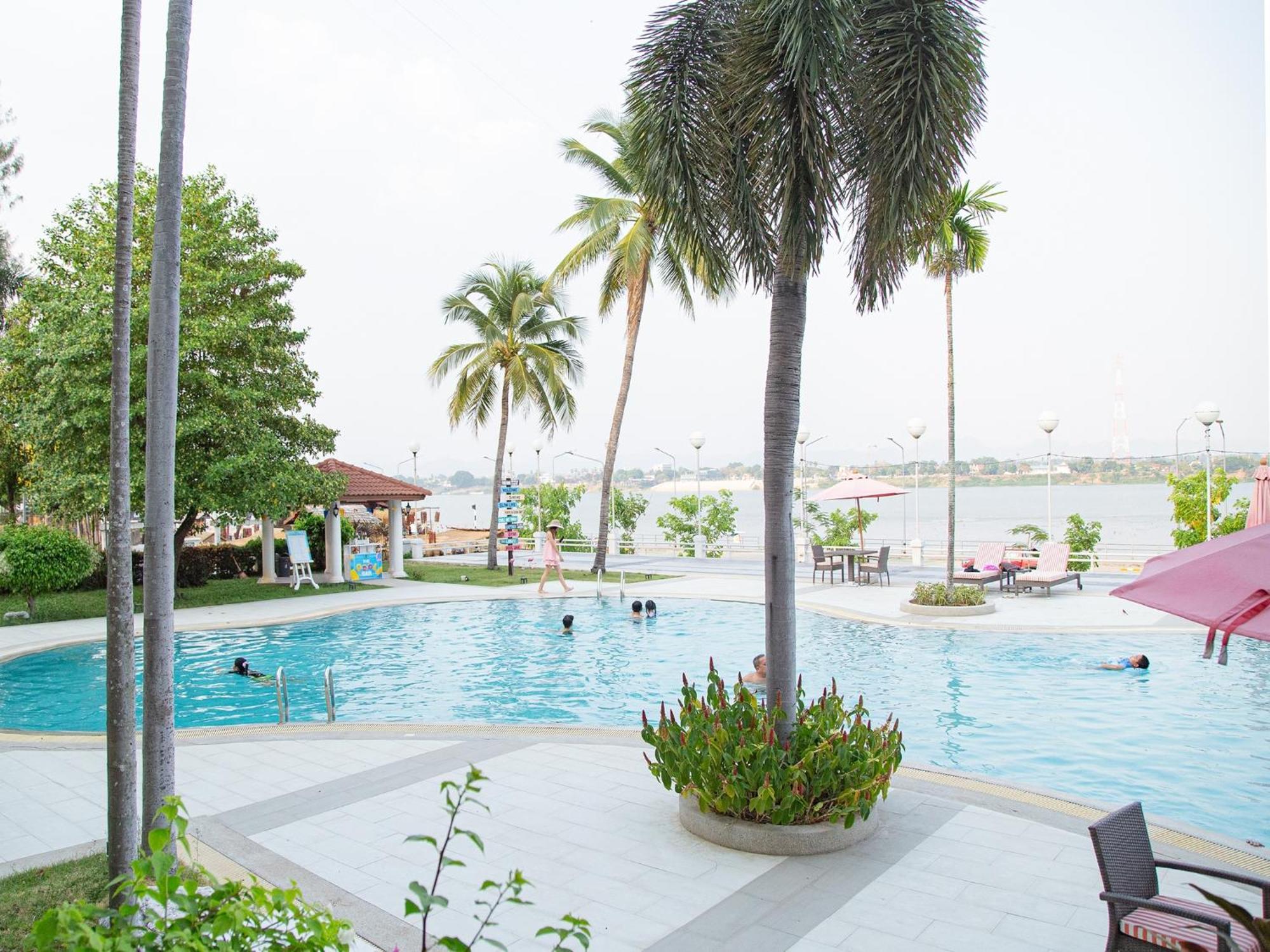 Fortune River View Hotel Nakhon Phanom Exterior photo